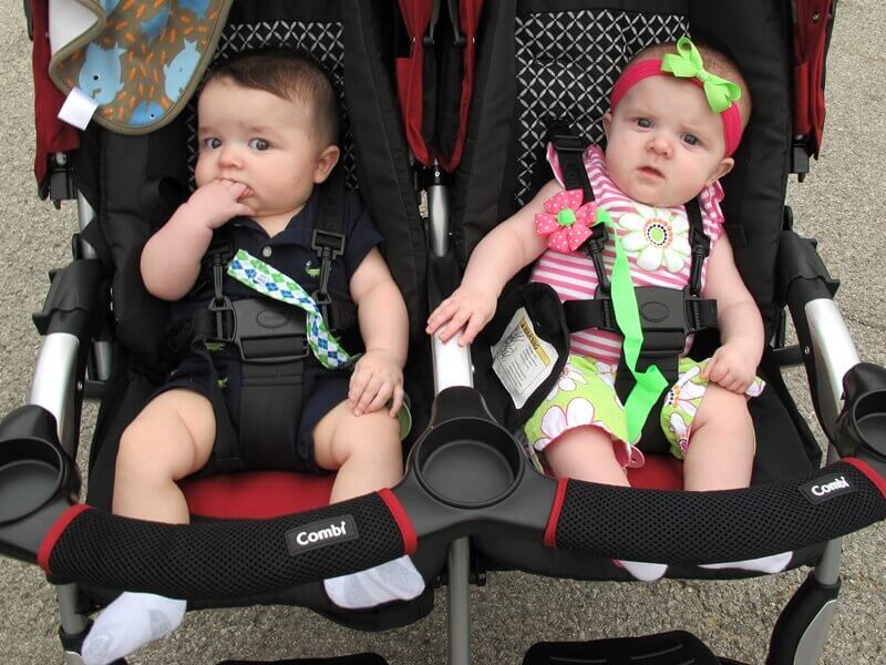Coches para mellizos o hermanitos ¡Todo lo que necesitás saber!